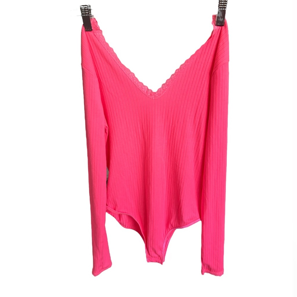 5/25$ ✨ NWT Neon Pink Bodysuit